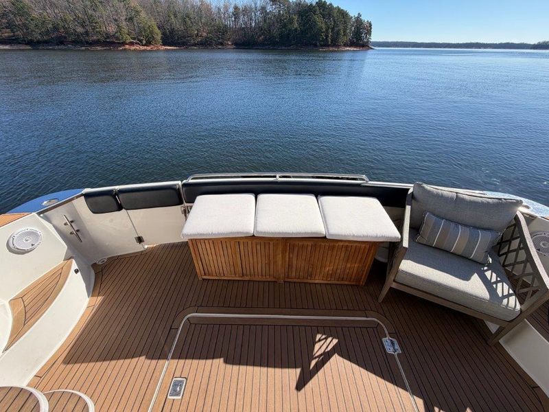 2002 Carver 570 Voyager