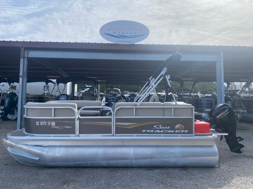 2025 Tracker Party Barge 16