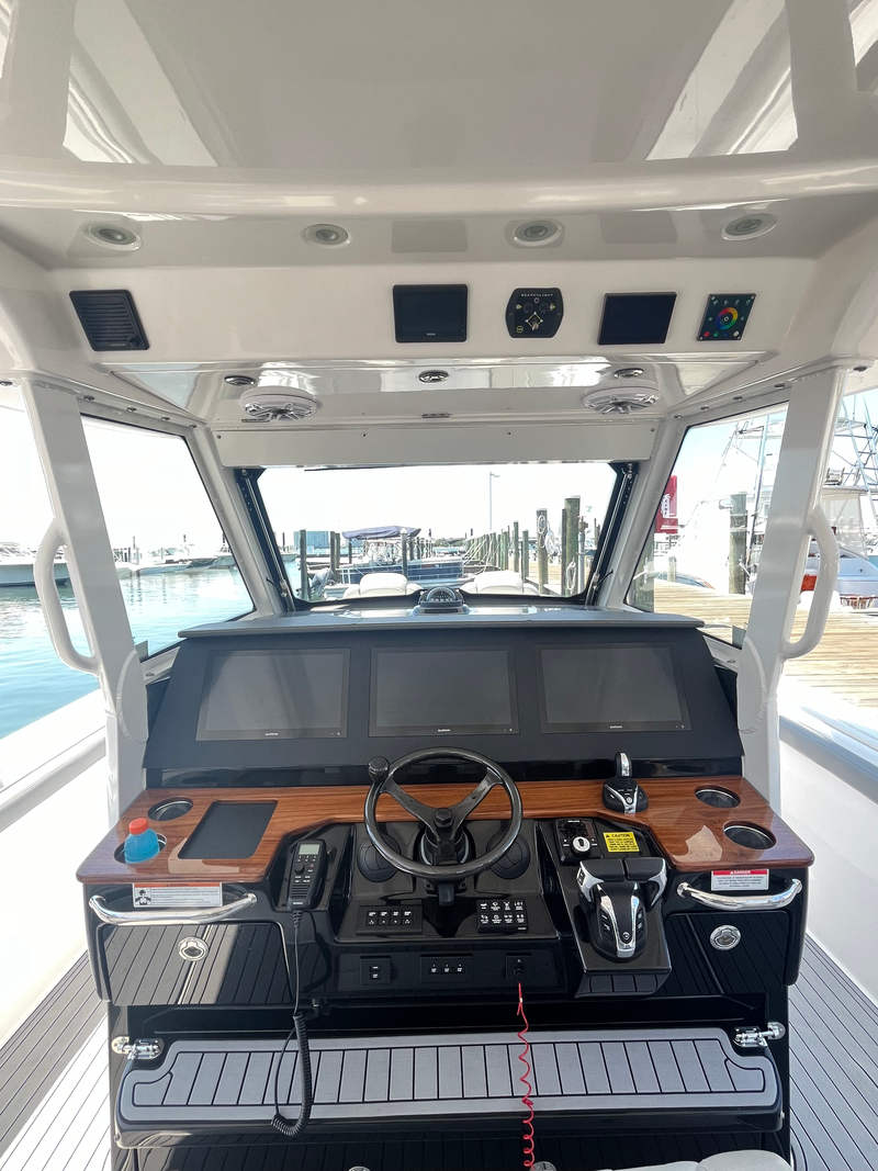 2023 Everglades 395 CC