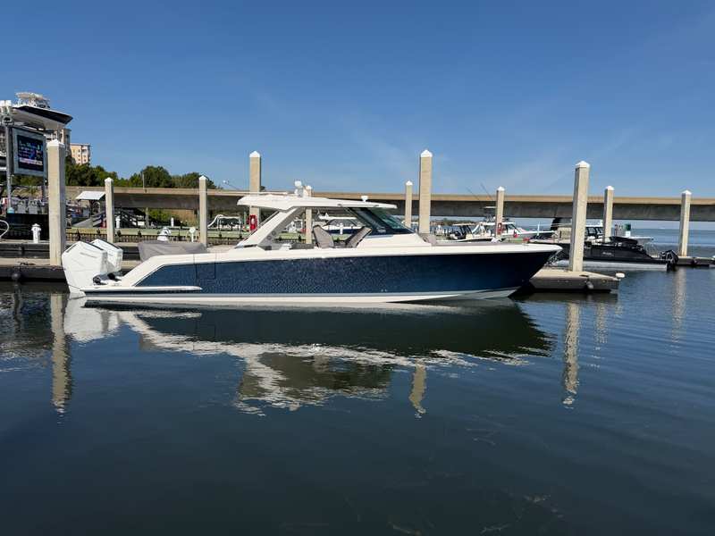 2024 Tiara Yachts 43 LS