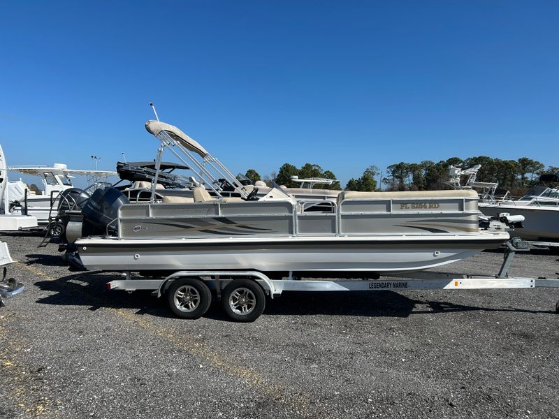 2015 Hurricane Fundeck 226 OB