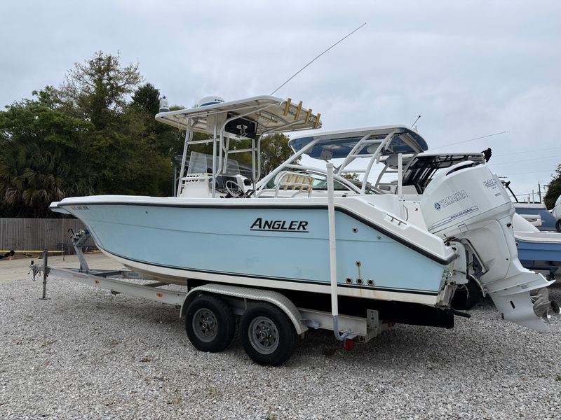2004 Angler 2700