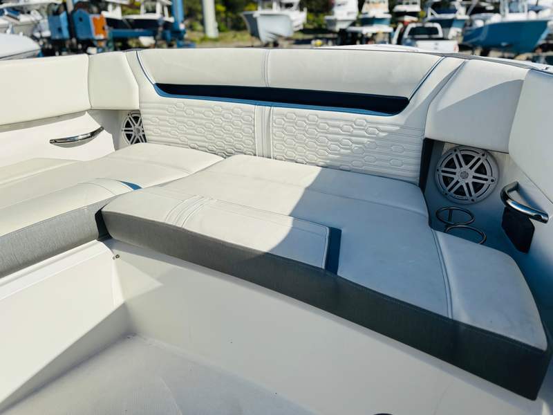 2021 Tiara Yachts 34 LX