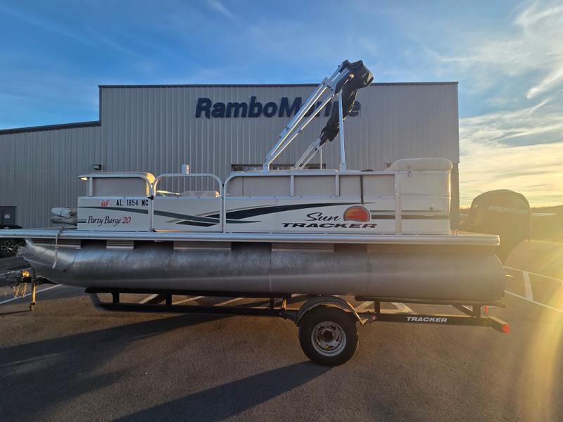 2011 Sun Tracker Party Barge 20