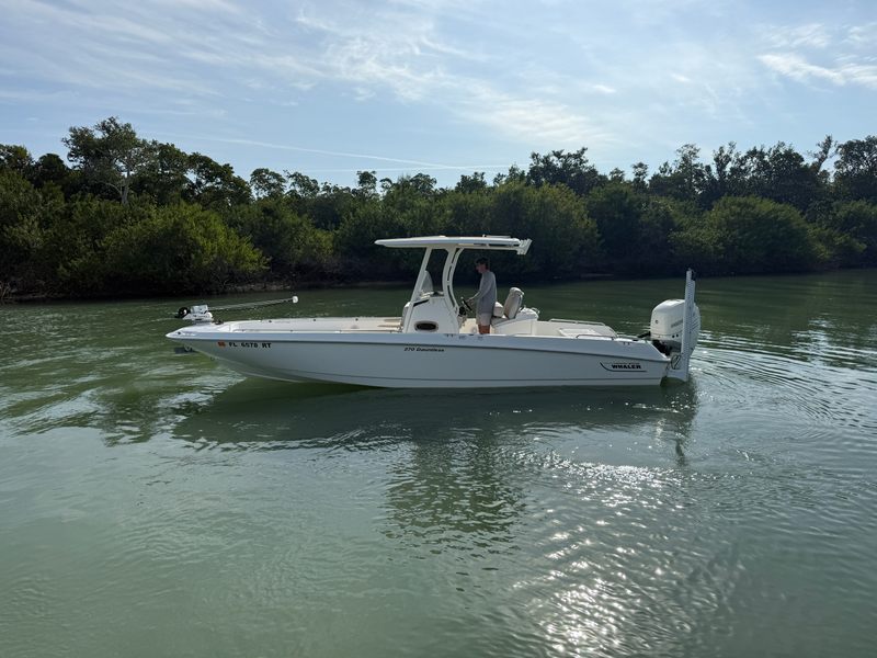 2019 Boston Whaler 270 Dauntless