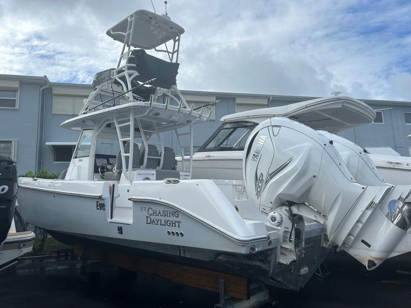 2023 Everglades 365 CC