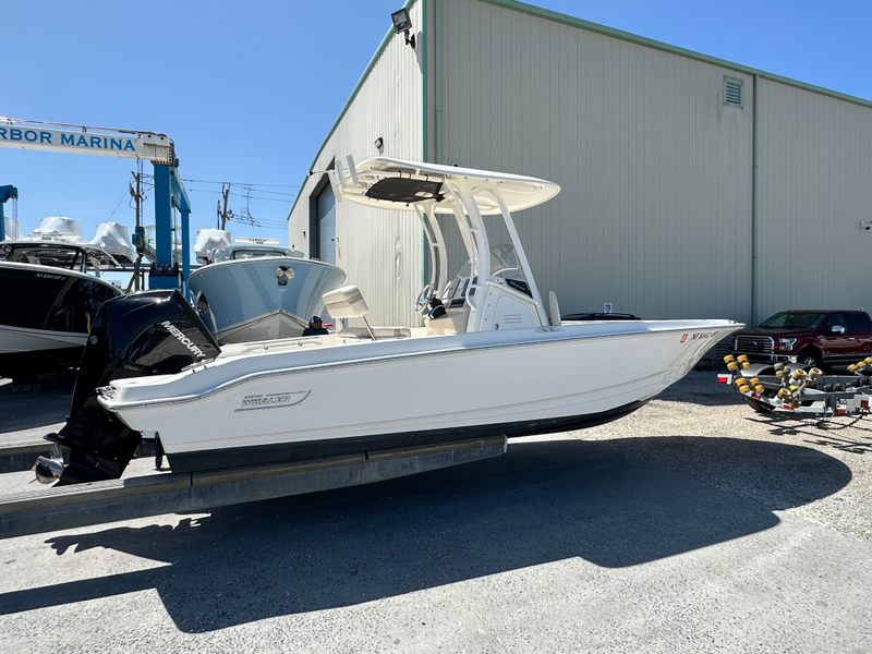 2024 Boston Whaler 220 Dauntless